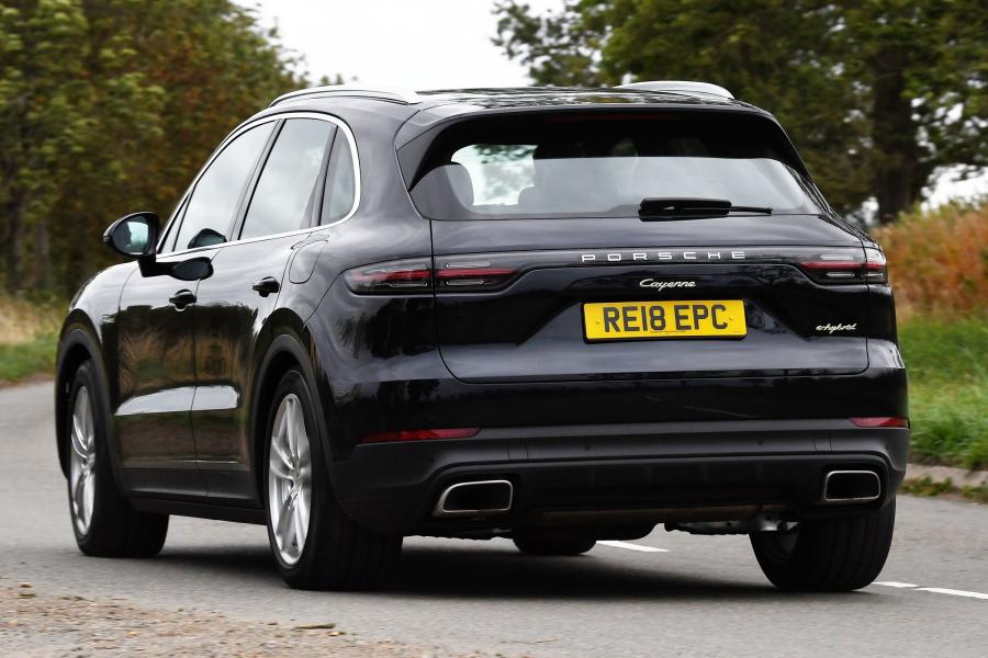  Porsche Cayenne E-Hybrid (PO536) 2018 года  (UK) (фото 10 из 13)